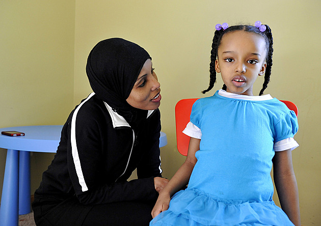 Exploze autismu v USA, počet případů stoupl 60x. Rodiče uplácejí, děti na roli cvičí