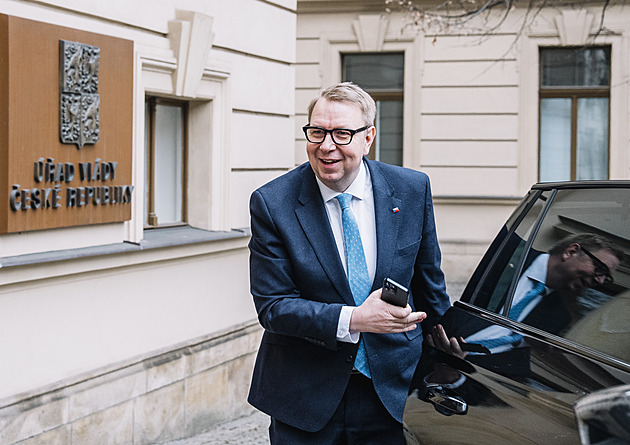 Bizár, reagoval Jurečka na Babišova videa s glóbusem. Vzdělává nás, hájil ho Juchelka