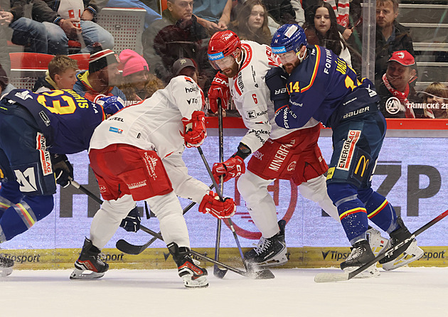 ONLINE: Budějovice srovnávají s Třincem. Lídr čelí druhé Plzni, Kometa hostí Hradec