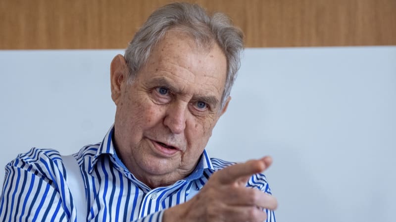 Zeman se vložil do debaty o „vydírání“ Pavla. Zastal se Macinky, argumentoval zákonem
