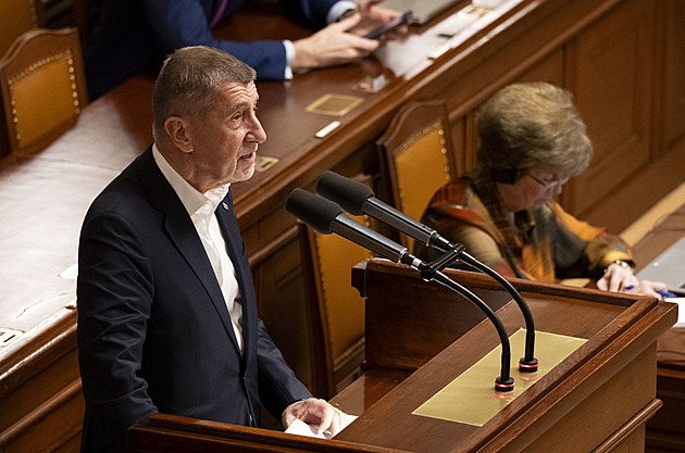 Opozice vyvolá hlasování o nedůvěře vládě. Babiš se od Macinky nedistancoval