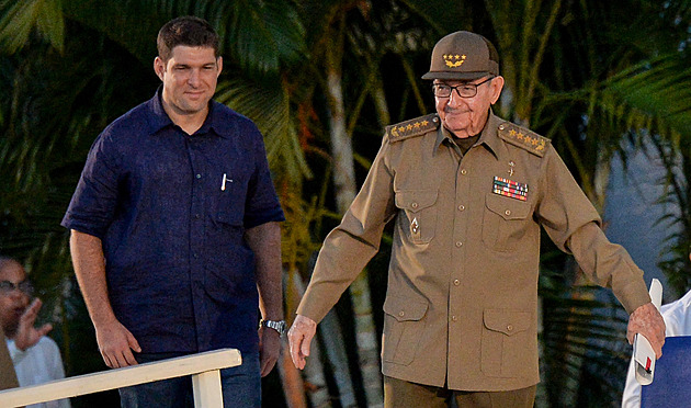 „Krab“ se zdeformovaným prstem. Rubio tajně jedná s vnukem Raúla Castra