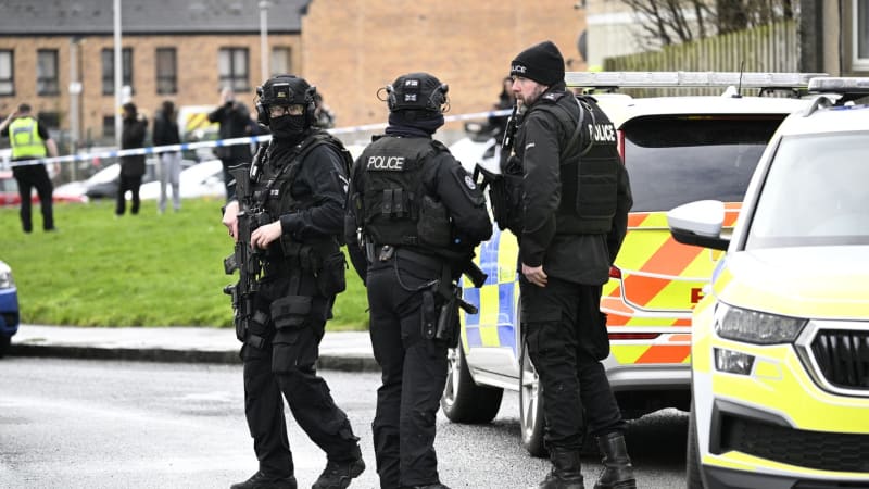Krvavý útok v Edinburghu: Agresor pobodal několik lidí, na místě zasahuje policie