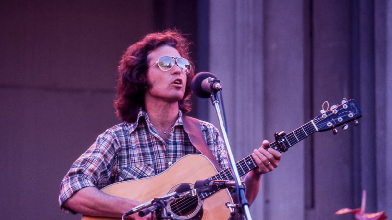 Zemřel zpěvák Joe McDonald. Napsal ikonickou protiválečnou píseň a podmanil si Woodstock