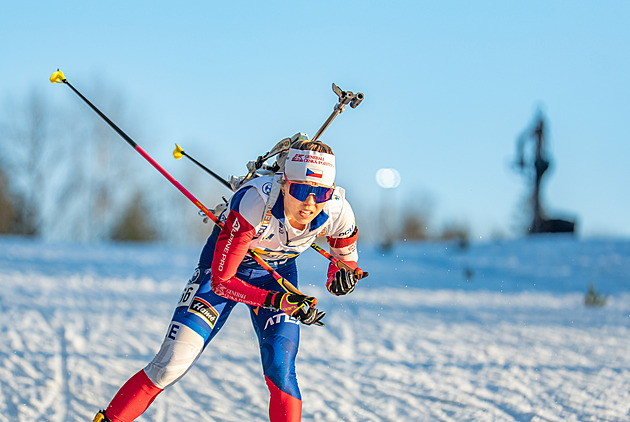 Biatlon ONLINE: Stíhací závod žen v Otepää. Voborníková na úvod třikrát míjí