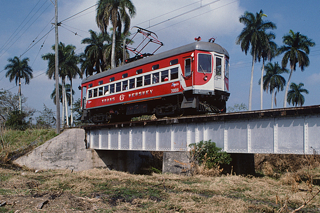 Jedinou elektrickou železnici na Kubě postavil podnikatel a filantrop z USA