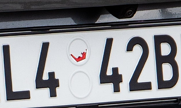 Červená známka na SPZ končí. Termín STK si budete muset hlídat online