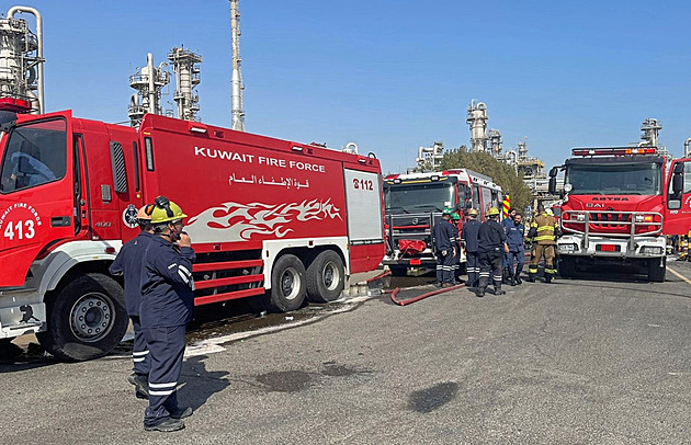 Kuvajtská rafinerie Míná al-Ahmadí byla pod dronovým útokem, vypukl v ní požár