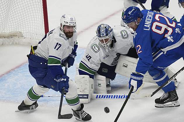 Hronek asistoval u překvapivé výhry Vancouveru na ledě Colorada