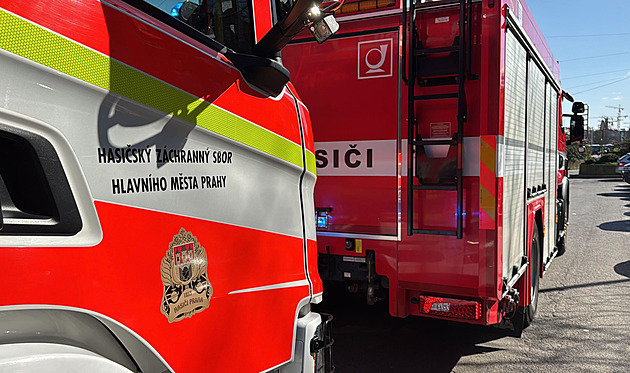 U OC Letňany se srazily dva náklaďáky. Ve Kbelské se vytvořily kolony