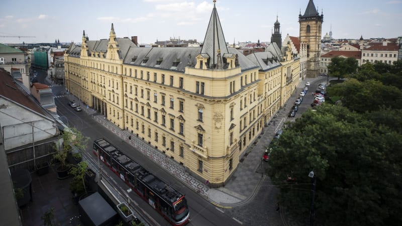 Tři mladíci z Prahy se pokusili zavraždit bezdomovce. Odporné, nešlo trestat mírněji, řekl soud