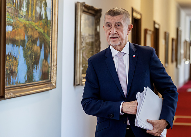 Zlevněte, vyzývá Babiš výrobce paliv. Firmy Orlen a MOL nepochopitelně zdražily, říká