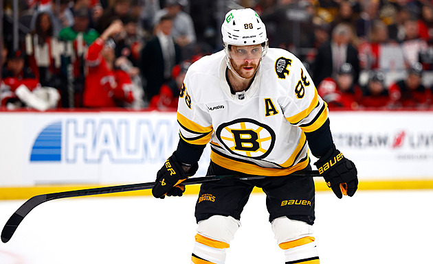 Pastrňák se stovky nedočkal ani napodruhé, Hronek uspěl proti Dostálovi