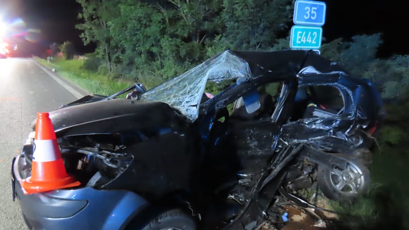 Zběsilou jízdu řidiče mercedesu nepřežila mladá žena. Policie odhalila detaily, muže obvinila