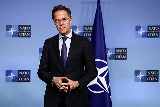 Rutte míří za Babišem. Šéf NATO jezdí tam, kde cítí problém, míní Pavel