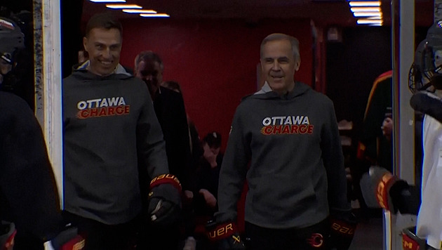 Hokejová diplomacie. Premiér Kanady a finský prezident trénovali s Ottawou