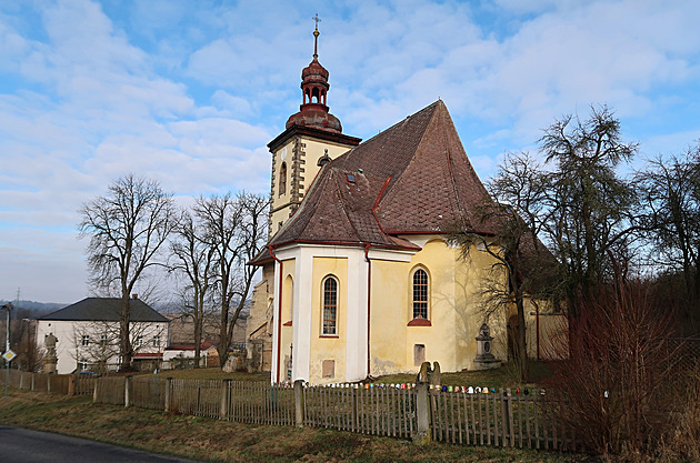 Místo onkologického výzkumu je starostkou, básněmi pomáhá kostelu