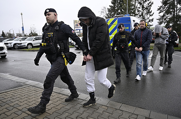 Dva stíhaní z fotbalové kauzy opustili vazbu. Maření vyšetřování nehrozí, rozhodl žalobce