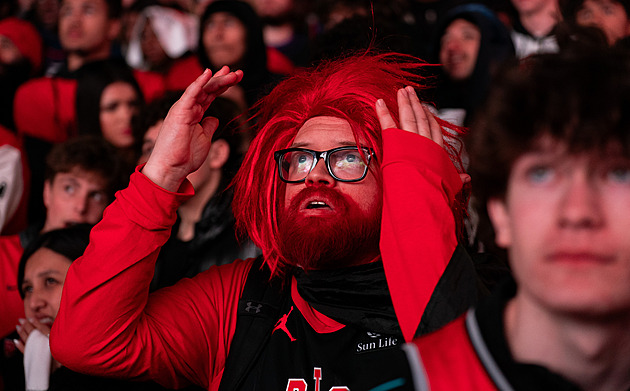 Detroit dotáhl obrat z 1:3 na 4:3. Allen provedl Cleveland přes Toronto