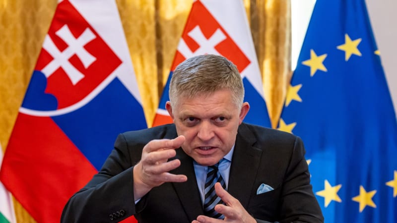 V Moskvě se sejdu s Putinem, oznámil Fico. V Rusku se zúčastní oslav konce druhé světové války
