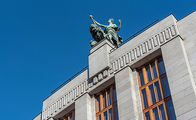 ČNB nechala sazby na 3,5 procenta, podle analytiků vyhlíží konec války
