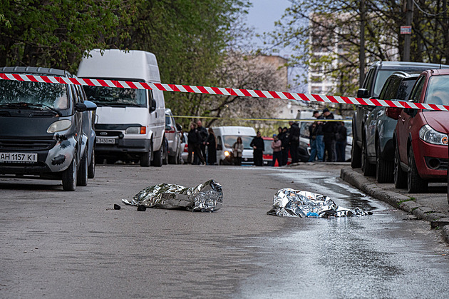 Ukrajinu zaplavují nelegální zbraně, chybí pravidla jejich držení. Země neví, co s tím