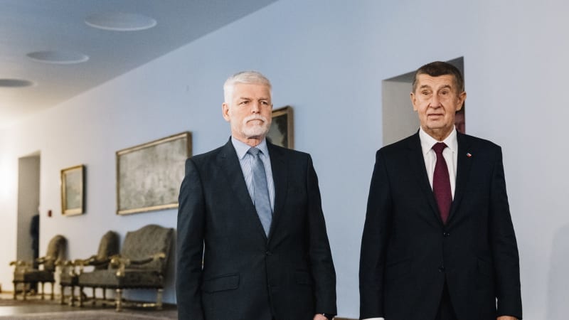 Babiš jde za Pavlem na Hrad: Budou jednat o summitu NATO, Macinka účast prezidenta odmítá