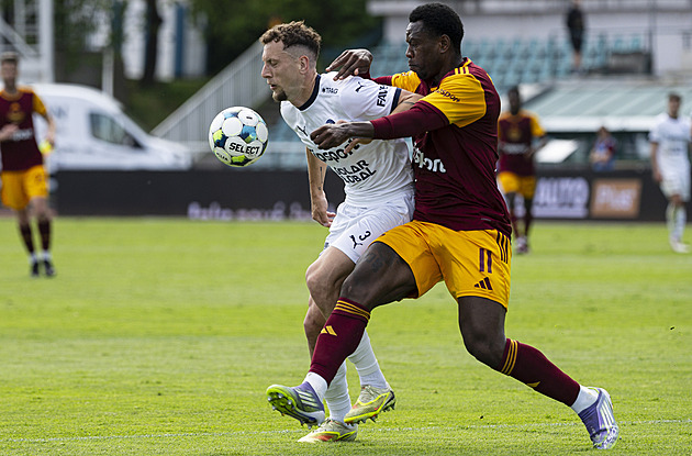 Dukla - Slovácko 0:1, hosté unikají přímému sestupu, rozhodl Juroška