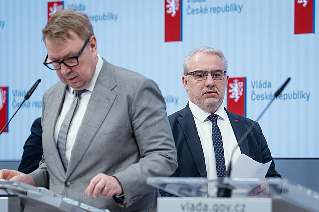 Zasedne tripartita. Na penze náročných profesí čekáme tři dekády, řekly odbory
