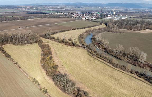 Betonové koryto může ohrozit chráněné živočichy, kritici chtějí přerušení stavby