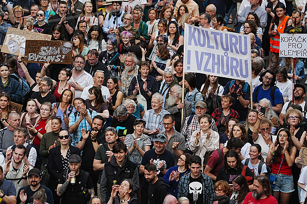 Milion chvilek znovu vyrazí do ulic za veřejnoprávní média. Vládě donese petici