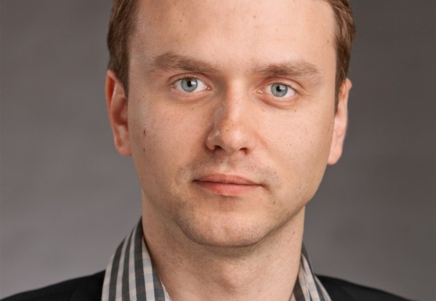 Konec úředníka na dvou židlích. Po auditu padlo první rozhodnutí