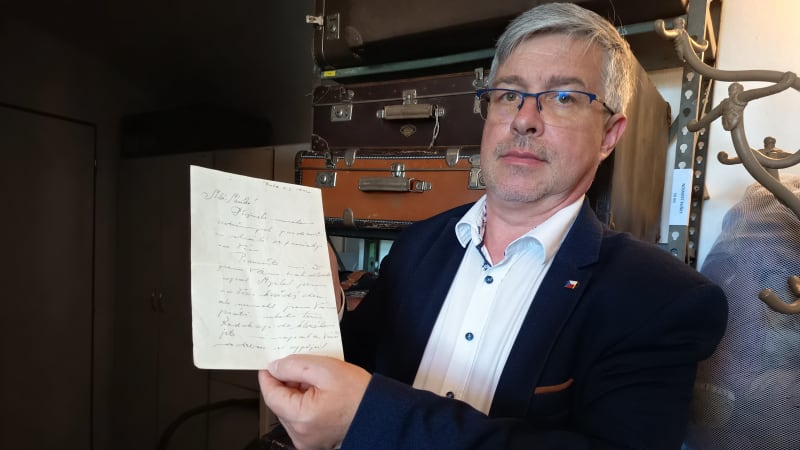 REPORTÁŽ: Zde žil Heydrich. V Panenských Břežanech opatrují Kubišův dopis milence