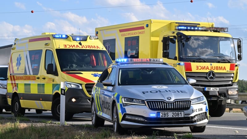 Smrtelná nehoda na dálnici u Brna: Osobní auto se srazilo s nákladním, provoz je zastaven