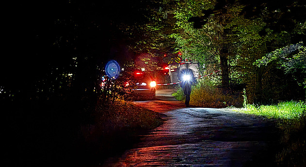Chlapec na Příbramsku vylezl na stožár vysokého napětí, zabila ho elektřina