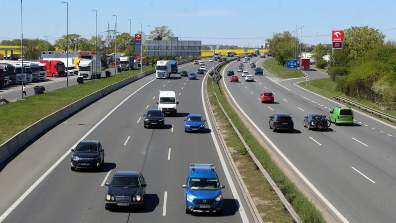 Záhadné skříňky se objevily u slovenských silnic: Řidiči se bojí radarů, realita je ale jiná