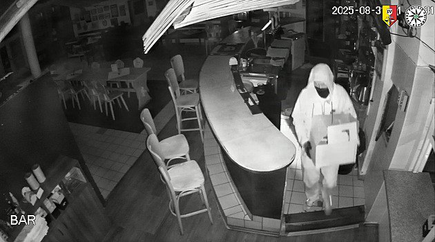 Policie dopadla muže, který se v Praze vloupával s jateční pistolí do obchodů