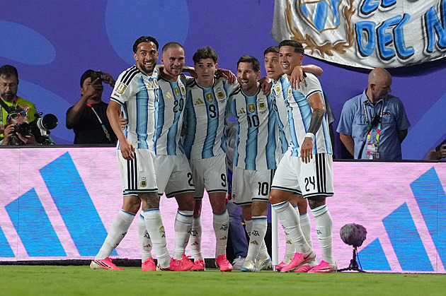 12 den MS ve fotbale 2026: Argentina narazí na Rakousko, Francie vyzve Irák