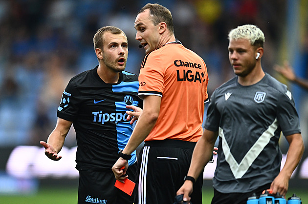 Hodouš o červené kartě: Trefil jsem balon a stáhl nohu. Se žlutou bych byl spokojený