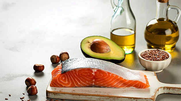 Jíte málo ryb? Tělu mohou chybět omega-3. Tyto běžné potraviny je doplní lépe než drahé kapsle