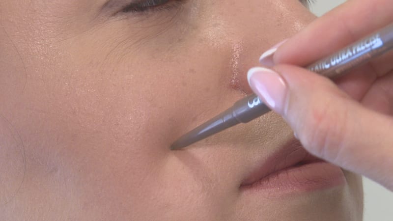 Falešné pihy novým trendem: Experti varují před některými metodami. Jak se zkrášlit bezpečně?