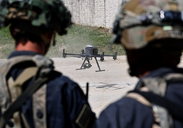 Ukrajinští operátoři dronů během cvičení zlikvidovali brigádu USA, tvrdí list