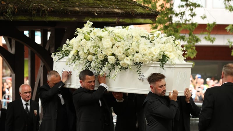 Pohřeb Bonnie Tyler v rodném Walesu: Díky Gaynor, loučili se fanoušci s hvězdou národa