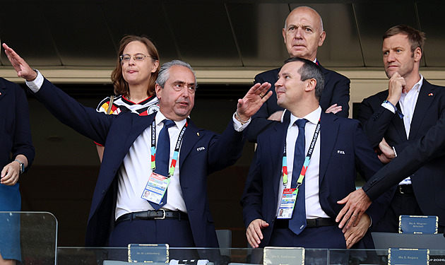 Zkritizoval Infantina, dva týdny nato provozní ředitel FIFA končí