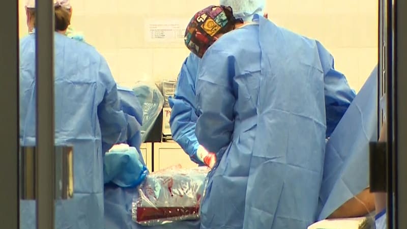 Vznícení ženy na Bulovce řeší policie, dozvěděla se o něm až z médií. Matka je silně popálená