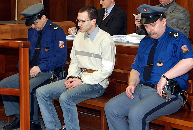 První propuštěný z doživotí? Soud rozhodne o žádosti trojnásobného vraha Hejny