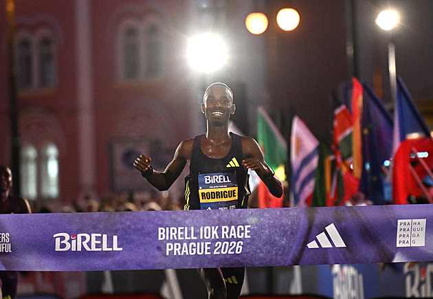 Bizár na pražské Grand Prix. Keňan mířil za triumfem, jenže v závěru špatně odbočil