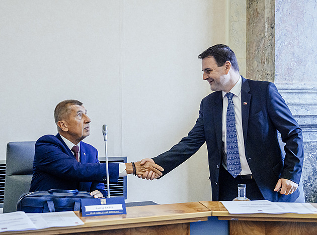 „Nelíbí se mi to, ochranka za nic nemůže.“ Babiš reagoval na Macinkův rozhovor s mužem v kukle