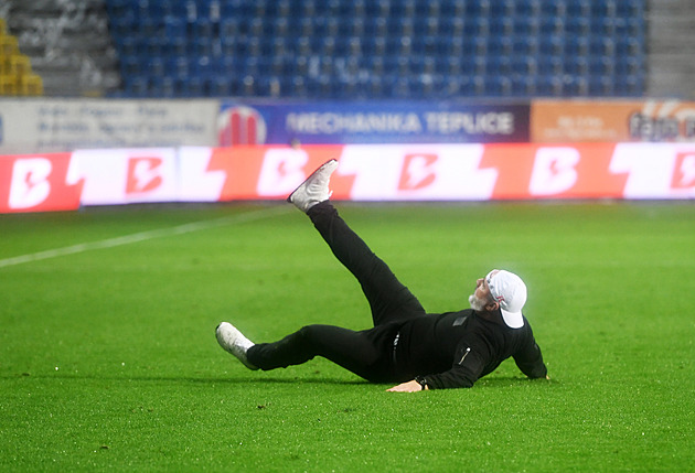 Klobouk dolů před celým týmem, chválil Trpišovský po Teplicích. Vyzdvihl Vlčka