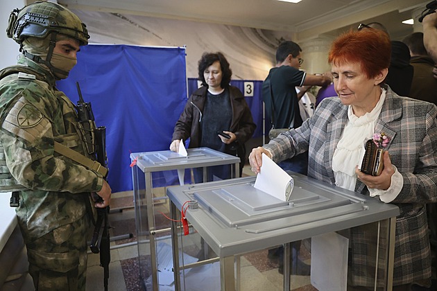 Volby s dinosaury a veterány. Opoziční politiky Rusové na kandidátkách nenajdou